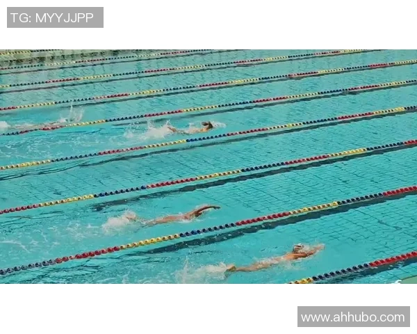 游泳运动员突破极限挑战，书写属于自己的水上传奇